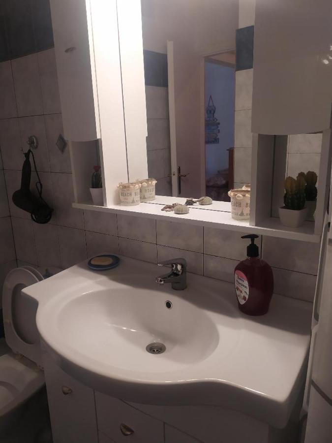 Small And Cosy Appartment- Piccolina 루트라키 외부 사진